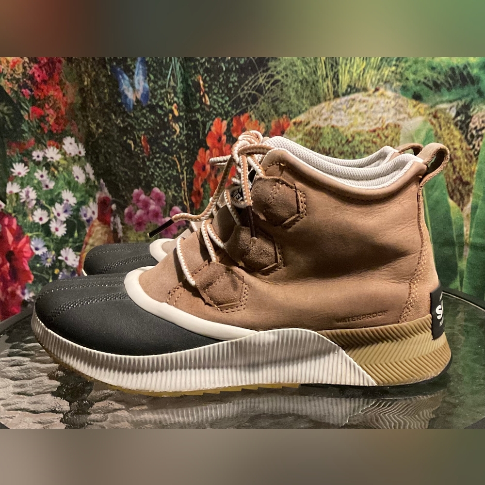 Sorel "Out N About" Classic Waterproof Duck Boot - Picture 6 of 10